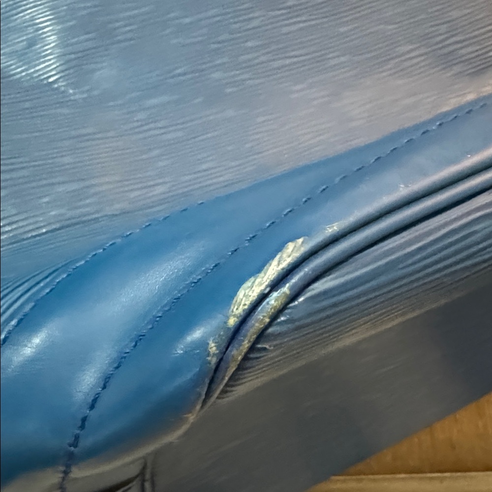 Louis Vuitton Epi Noé bucket bag in Toledo blue leather. - Picture 12 of 15